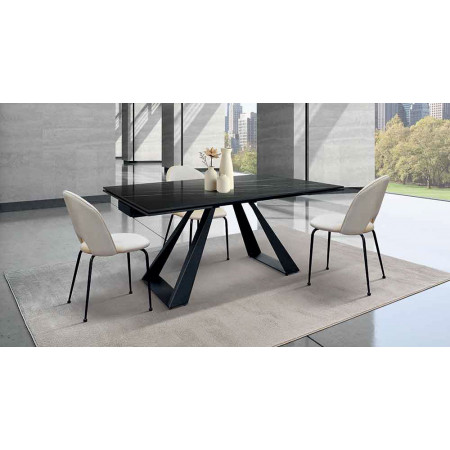 2310  Tavolo con base in metallo nero, piano in ceramica effetto marmo nero