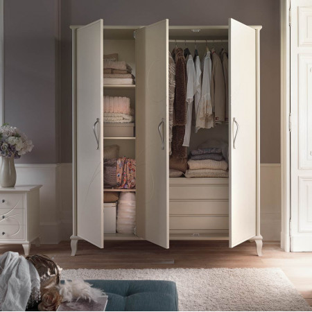 2609  Raw or finished 3 doors wardrobe, lacquerings finishes to customer choice