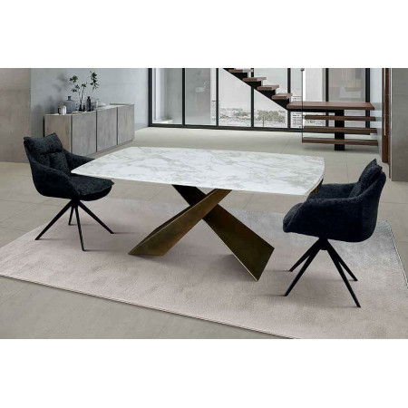 2306  Tavolo con base in metallo finitura bronzo, piano in ceramica effetto marmo bianco