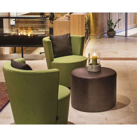 027  Beech wood armchair upholstered with buttons, finishing to choice