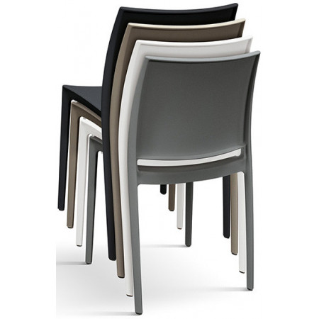 992  Sedia impilabile, struttura in polipropilene 4 colori