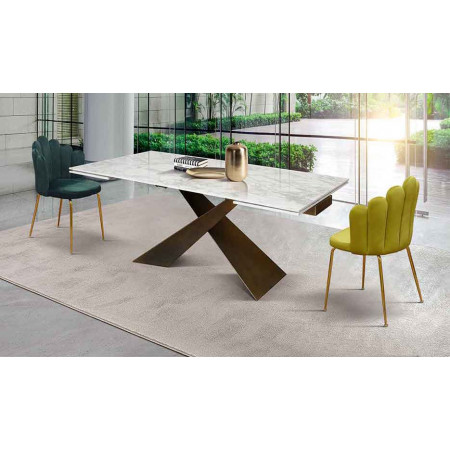 2307  Tavolo allungabile con base in metallo e piano in ceramica effetto marmo bianco