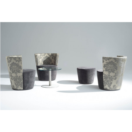 037 Poltrona con struttura in legno, finiture a scelta